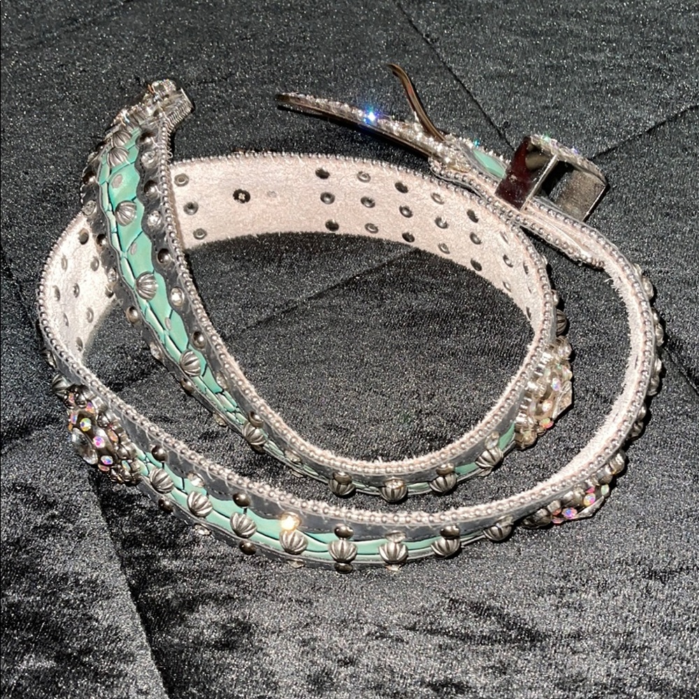 Elegant Silver and Turquoise Women's Belt - Picture 7 of 7